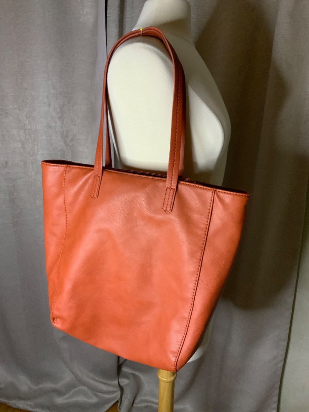 Universal Thread Tote - Picture 2 of 6